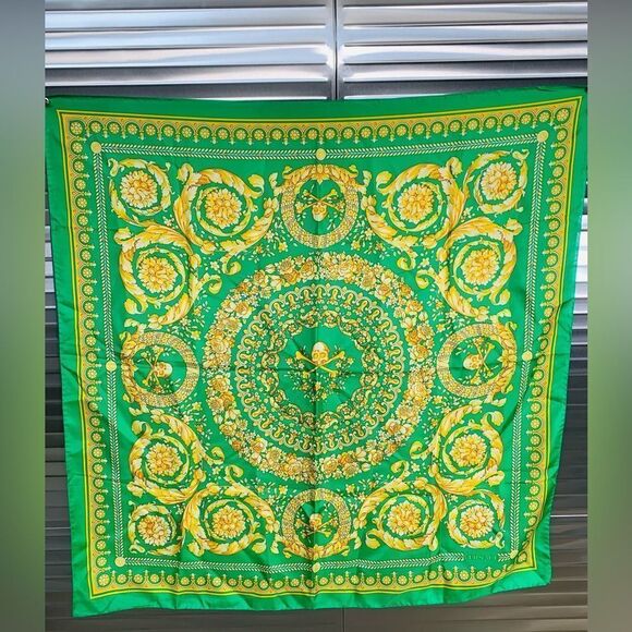 Versace Unisex Medusa Baroque Skill Print Silk Scarf Green Gold - Picture 1 of 8